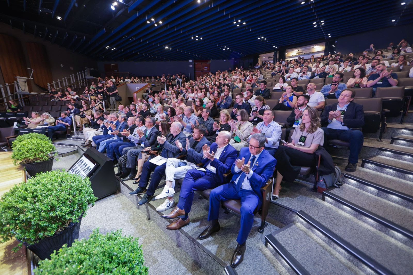 Legenda: Cerca de 750 empresários de todo o Brasil discutem inovação e sustentabilidade na movelaria, em Curitiba. Foto de Luis Felipe Miretzki