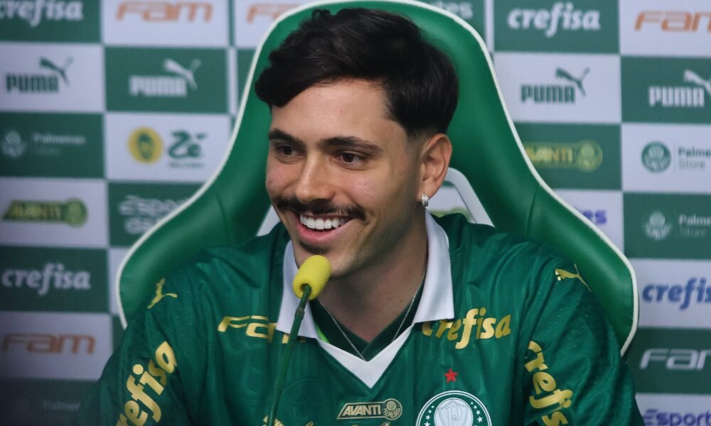Maurício durante sua apresentação no Palmeiras